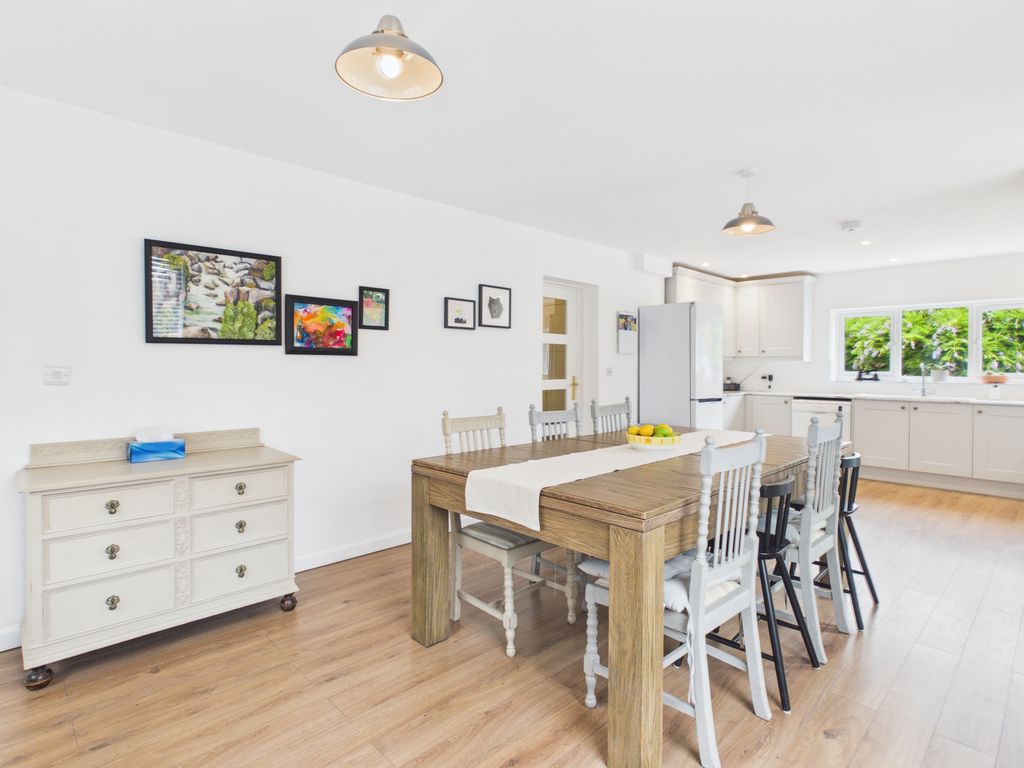 4 bedroom Semi Detached for sale in Dowgate Close