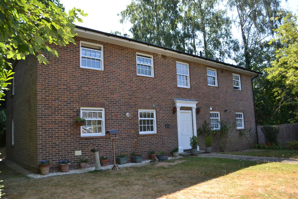 1 bedroom Ground floor flat for sale in Beech Hurst