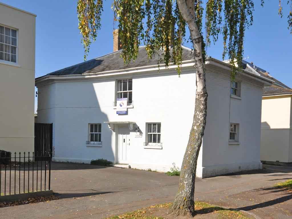 3 bedroom Detached (House) for sale in Cheltenham Errington Smith Home