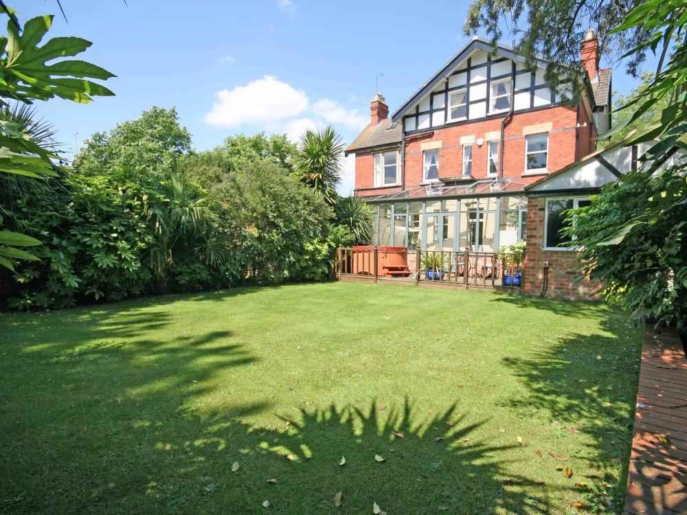 5 bedroom SemiDetached (House) for rent in Cheltenham Errington Smith Home