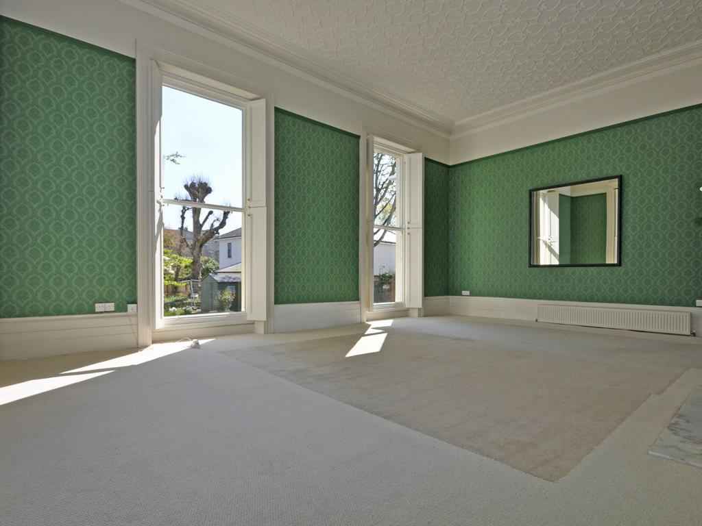 1 bedroom Apartment for sale in Cheltenham Errington Smith Home