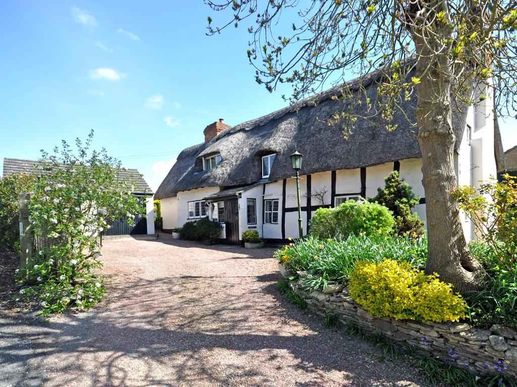 2 bedroom Detached (House) for sale in Tewkesbury Errington Smith Home