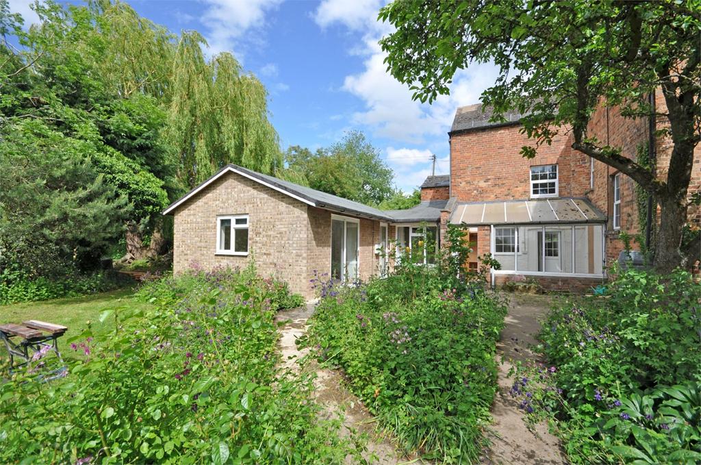 4 bedroom SemiDetached (House) for rent in Errington Smith Home