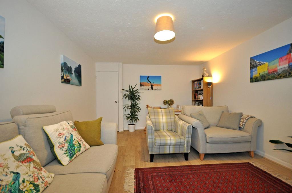 2 bedroom Apartment for rent in Cheltenham Errington Smith Home