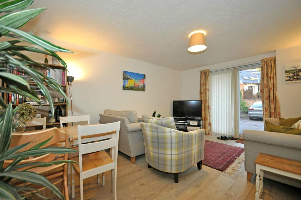 2 bedroom Apartment for rent in Cheltenham Errington Smith Home