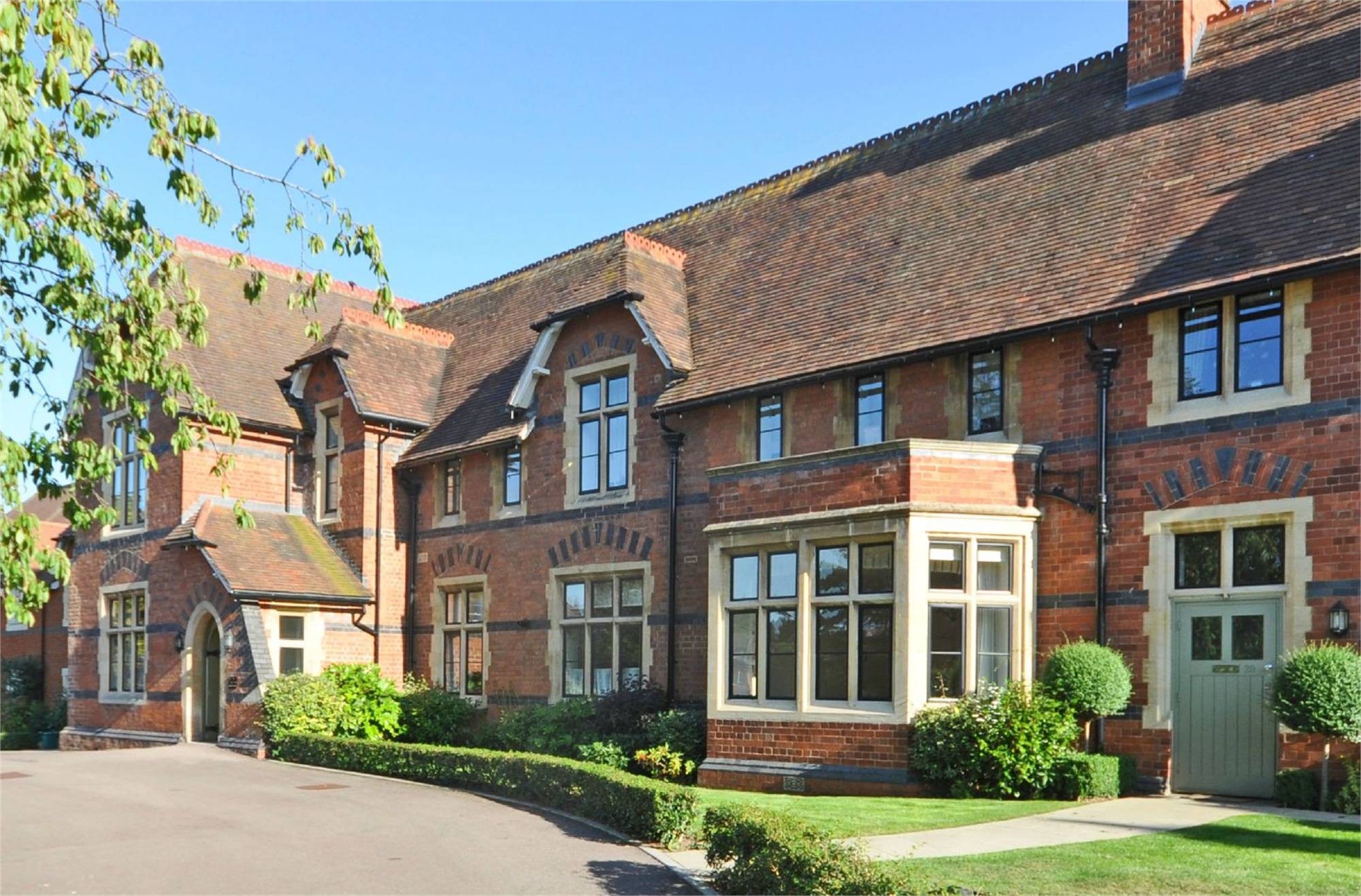 2 bedroom Apartment for rent in Cheltenham Errington Smith Home