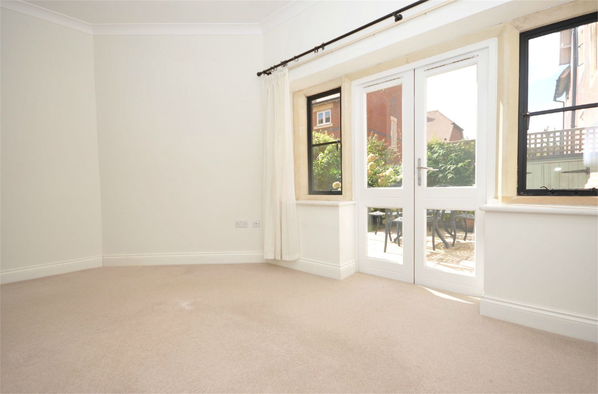 2 bedroom Apartment for rent in Cheltenham Errington Smith Home