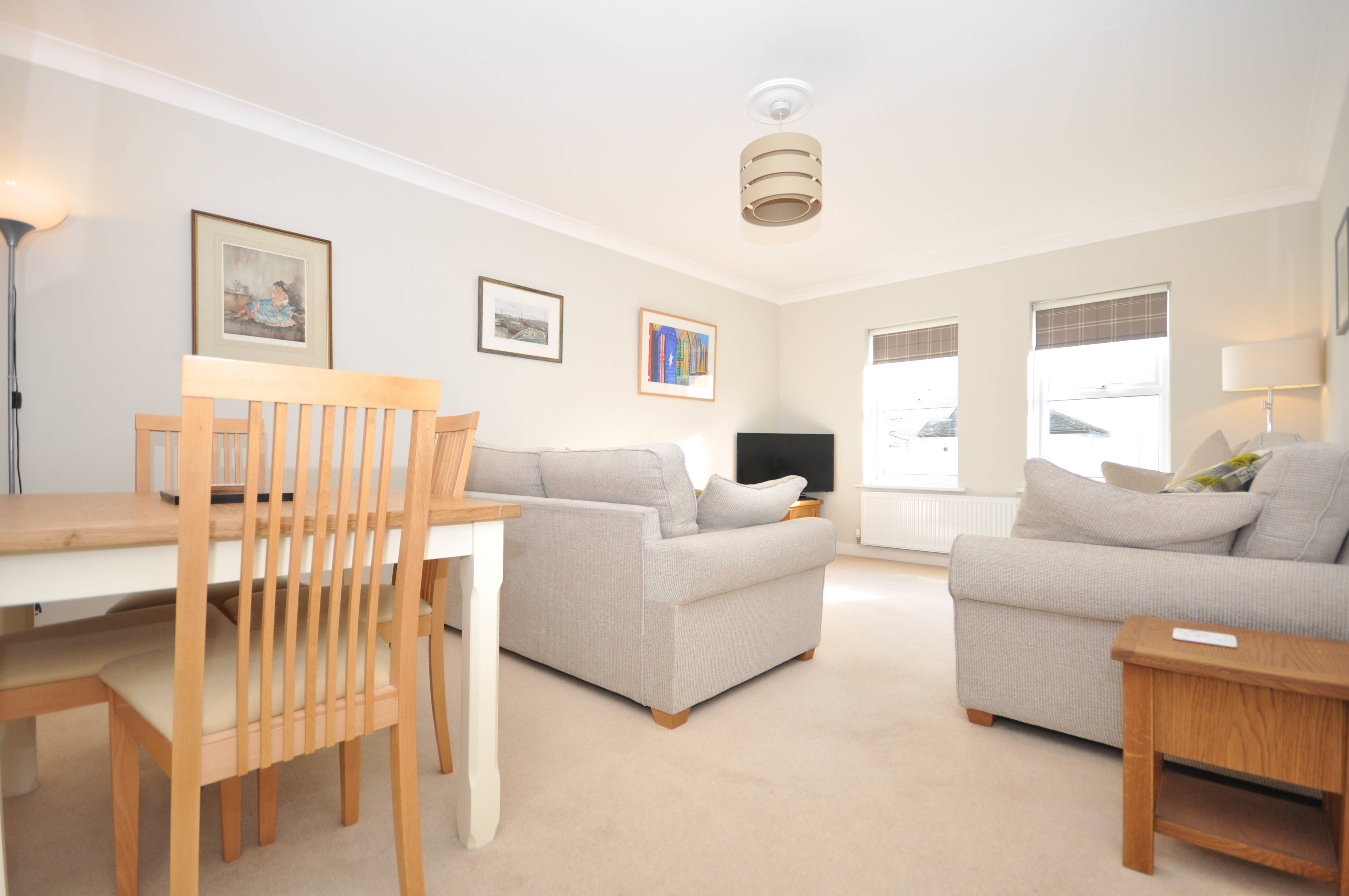 2 bedroom Apartment for rent in Cheltenham Errington Smith Home