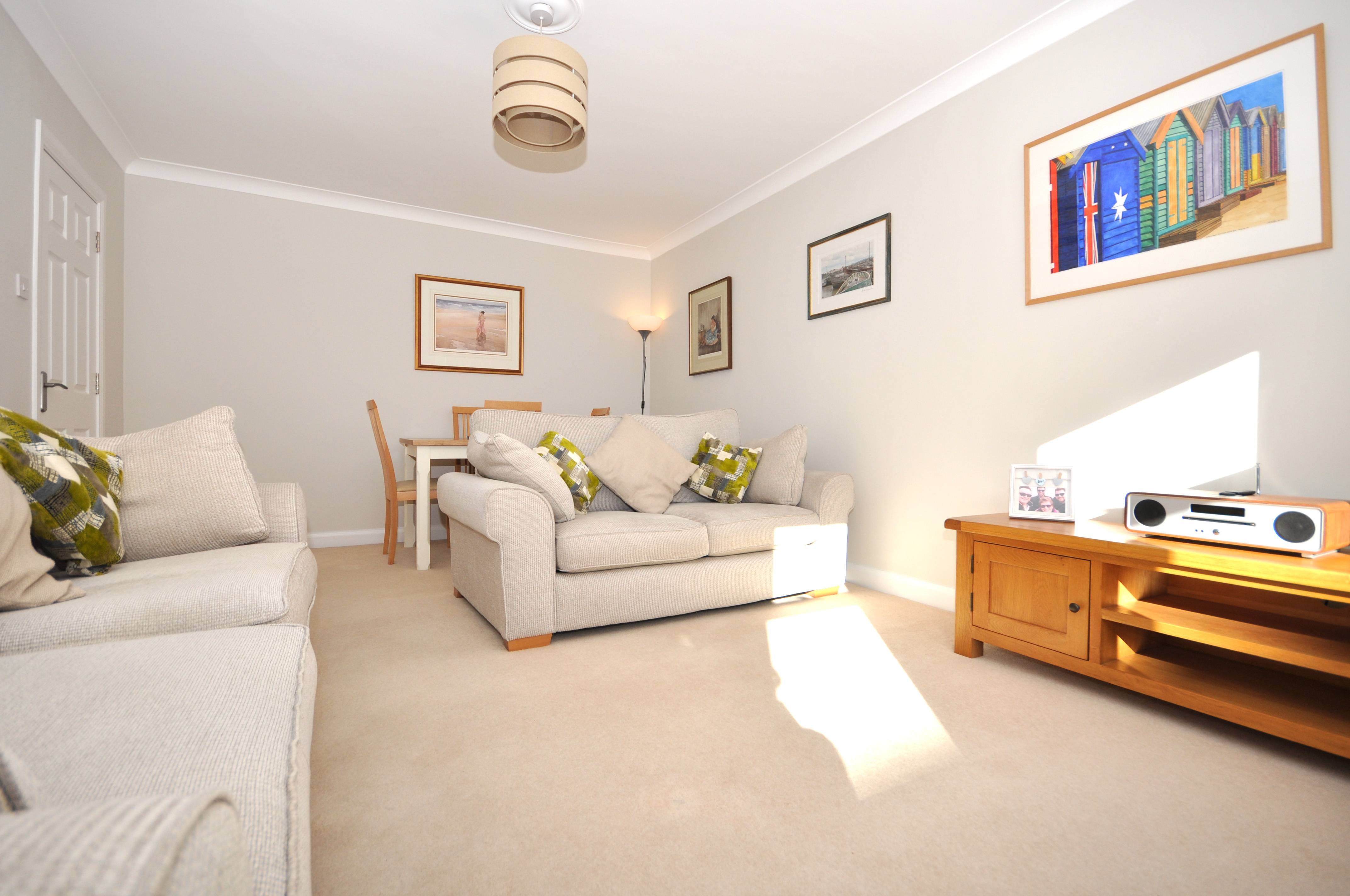 2 bedroom Apartment for rent in Cheltenham Errington Smith Home