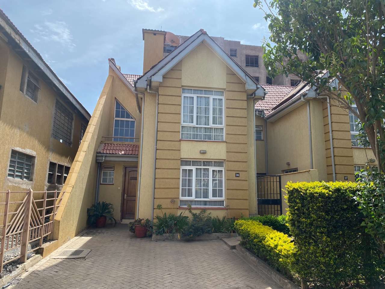 A modern 4 bedroom townhouse