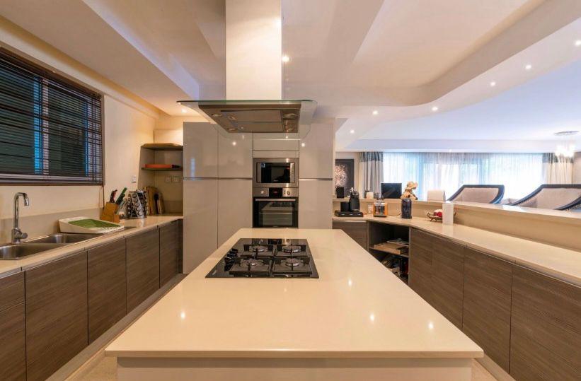 A unique and spacious FULLY FURNISHED APARTMENT in Riverside