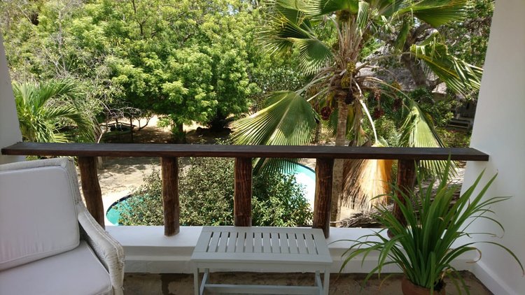 LARGE TWO BEDROOM HOUSE SET OVER 2 FLOORS CLOSE TO MIDA CREEK