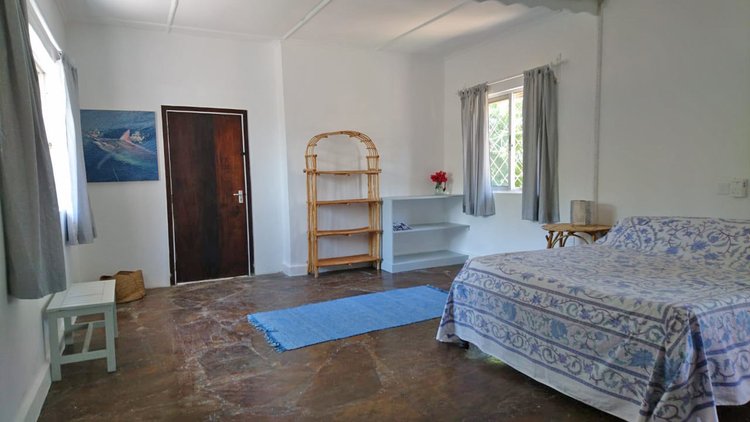 LARGE TWO BEDROOM HOUSE SET OVER 2 FLOORS CLOSE TO MIDA CREEK