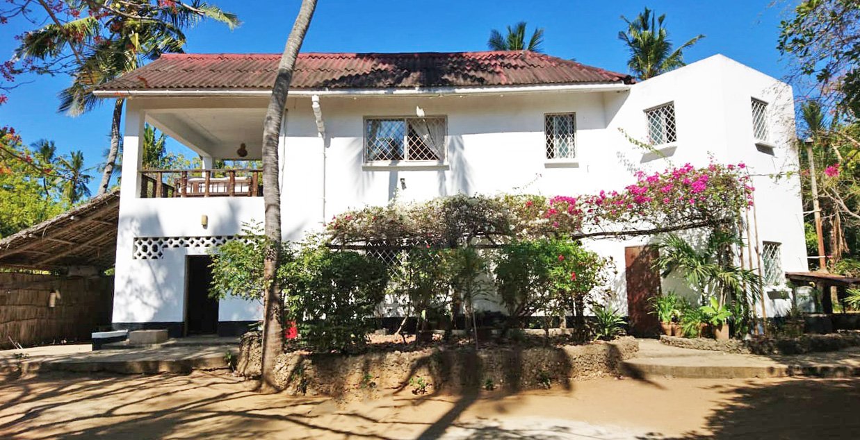 LARGE TWO BEDROOM HOUSE SET OVER 2 FLOORS CLOSE TO MIDA CREEK