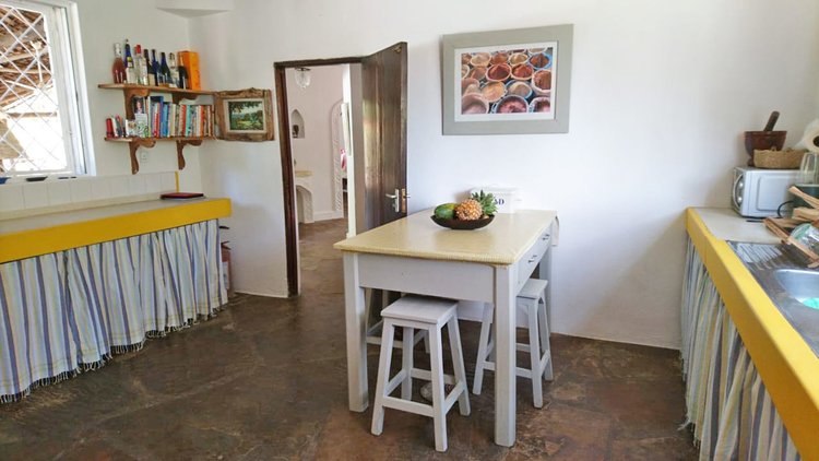 LARGE TWO BEDROOM HOUSE SET OVER 2 FLOORS CLOSE TO MIDA CREEK