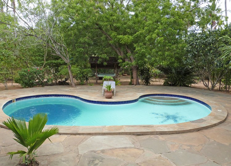 LARGE TWO BEDROOM HOUSE SET OVER 2 FLOORS CLOSE TO MIDA CREEK