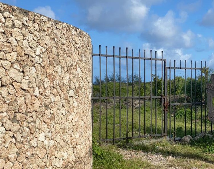 BEACHFRONT PLOT IN JACARANDA