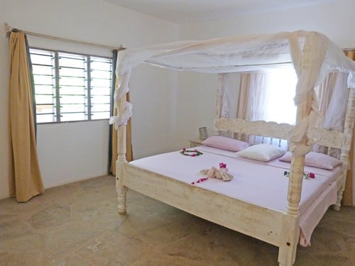 BEAUTIFUL 6 BEDROOM HOUSE WITH POOL IN NORTH WATAMU