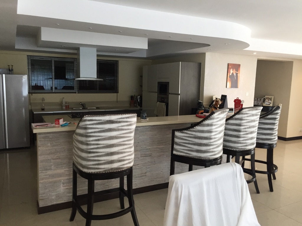 A unique and spacious FULLY FURNISHED APARTMENT in Riverside