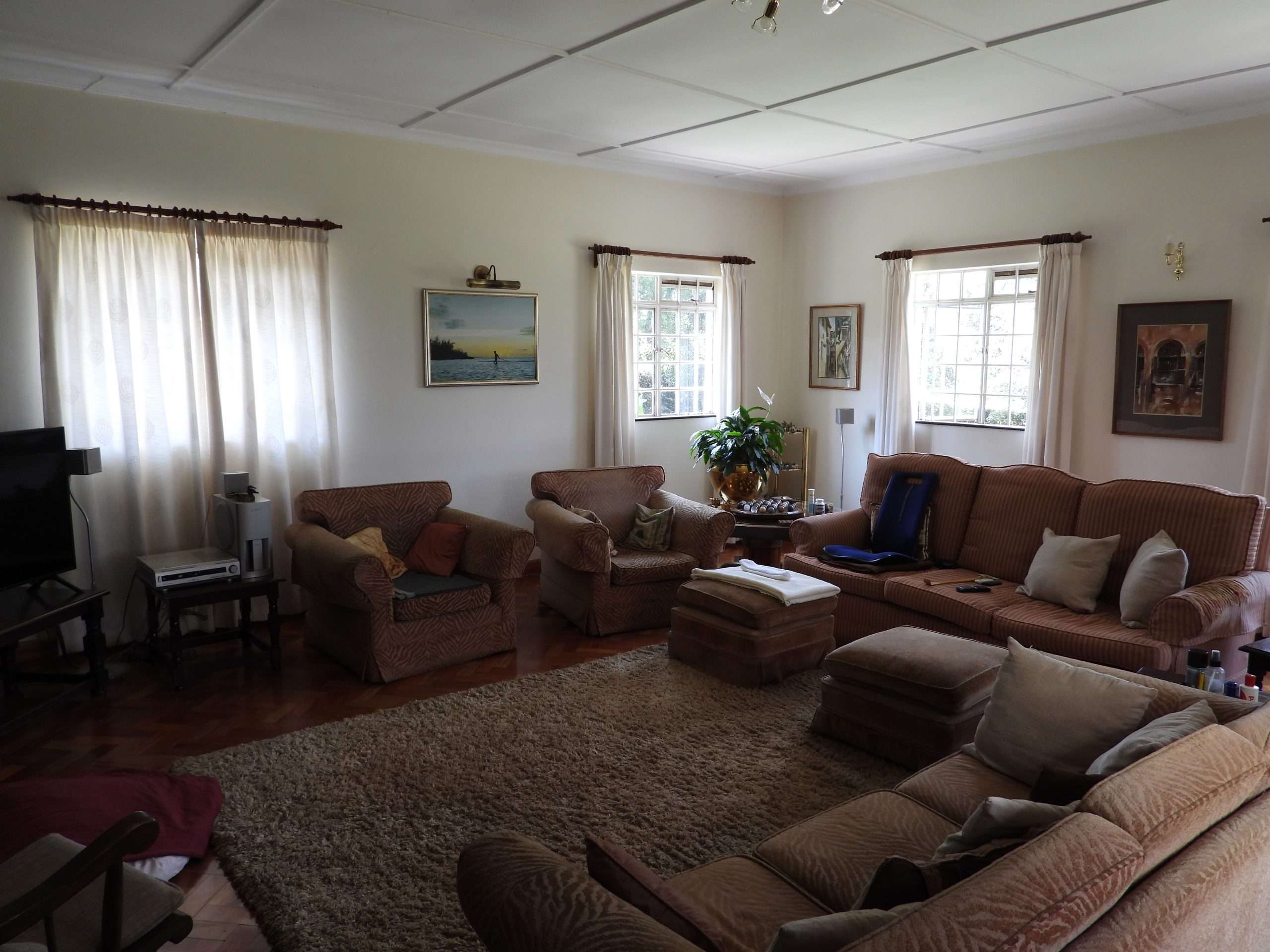A beautifully maintained old style bungalow with very well manicured garden in Muthaiga North