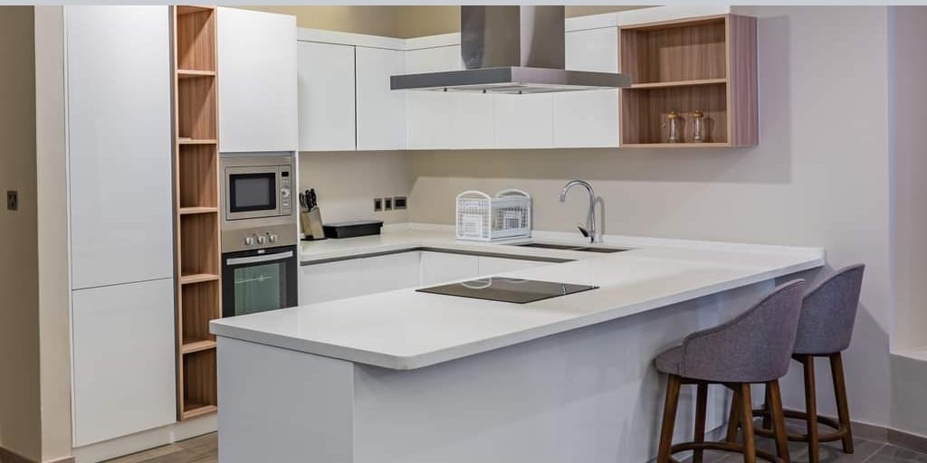 A spacious, FULLY FITTED AND FURNISHED 2 bedroom APARTMENT, located off Mombasa road