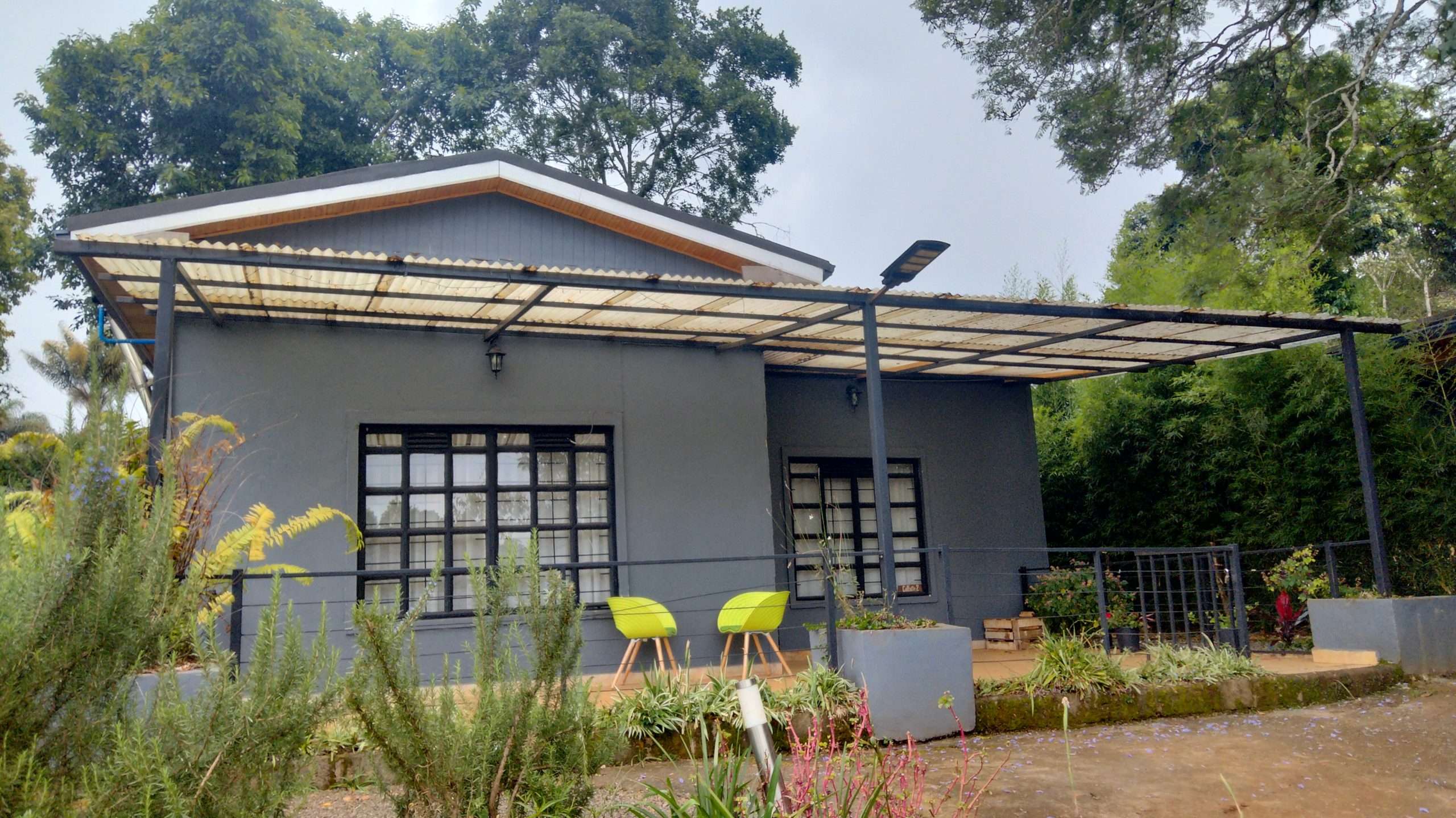 With its avant-garde design, tasteful finishes and a magnificently laid entertainment gardens. This house inspire well-being & sophistication. 