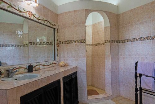 4 BEDROOM VILLA WITH 2 BEDROOM COTTAGE IN NORTH WATAMU