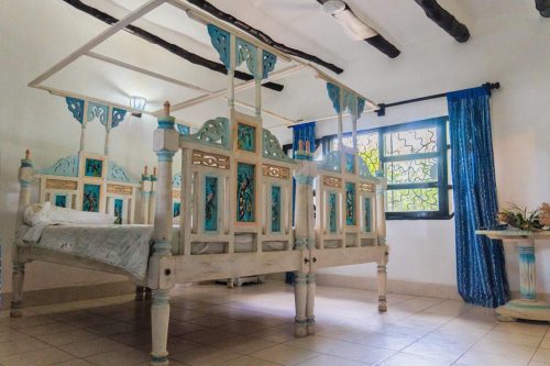 4 BEDROOM VILLA WITH 2 BEDROOM COTTAGE IN NORTH WATAMU