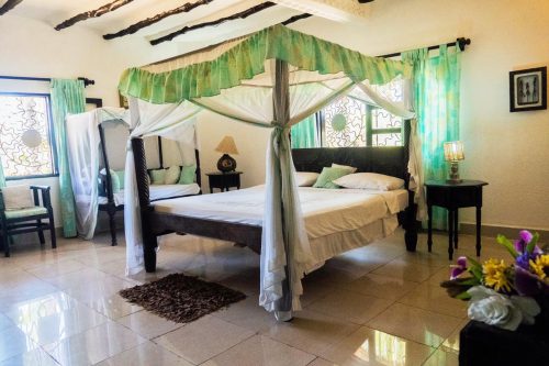 4 BEDROOM VILLA WITH 2 BEDROOM COTTAGE IN NORTH WATAMU