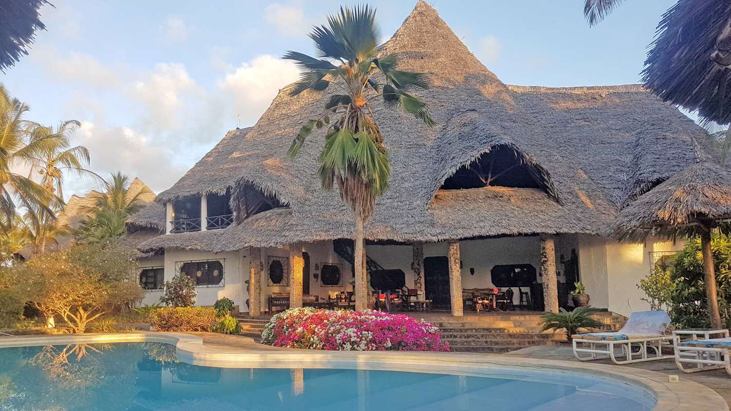 4 BEDROOM VILLA WITH 2 BEDROOM COTTAGE IN NORTH WATAMU