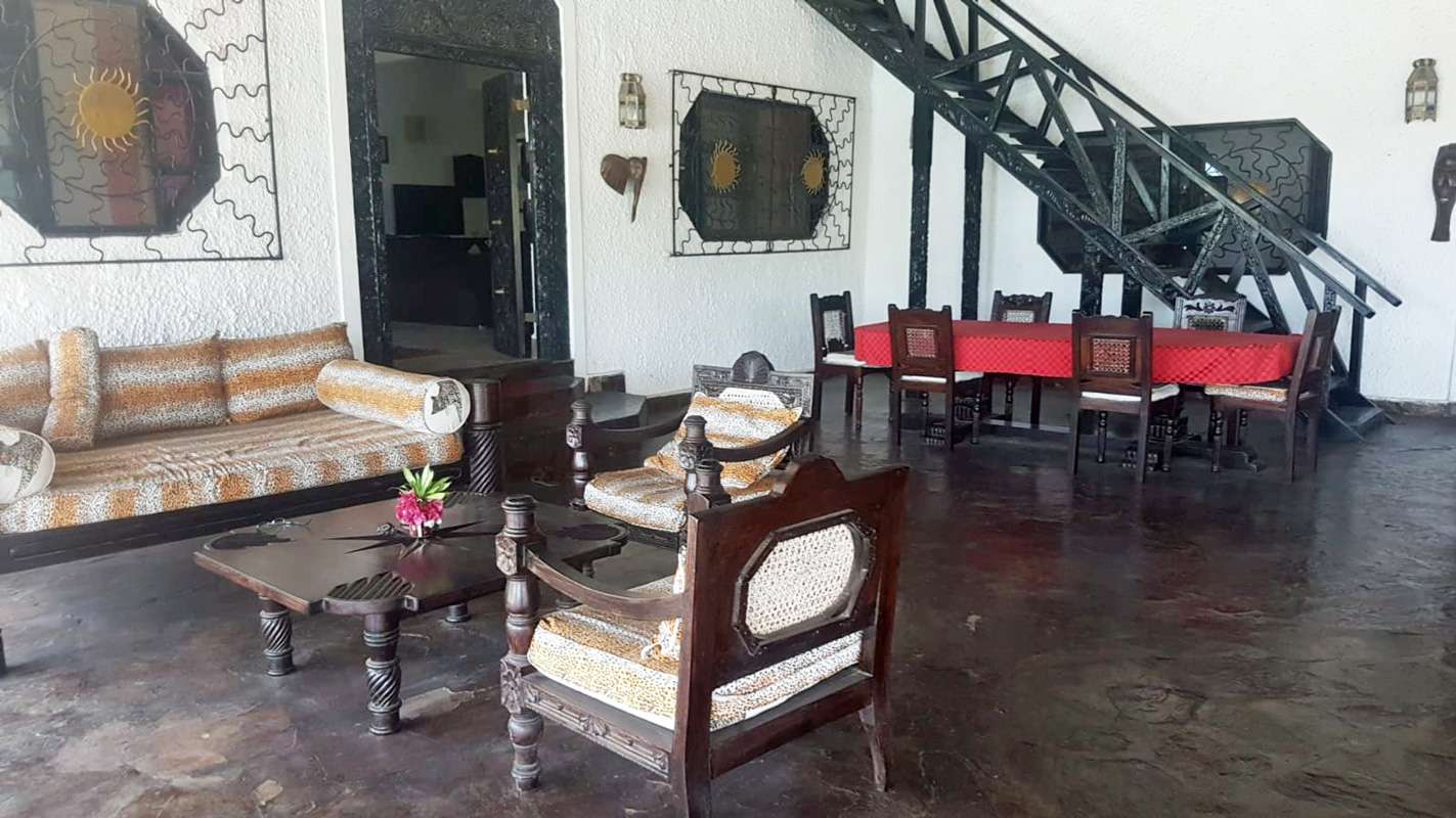 4 BEDROOM VILLA WITH 2 BEDROOM COTTAGE IN NORTH WATAMU