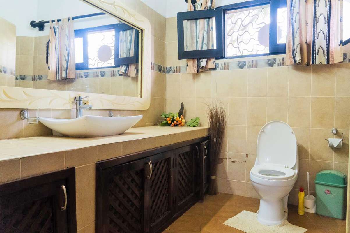 4 BEDROOM VILLA WITH 2 BEDROOM COTTAGE IN NORTH WATAMU