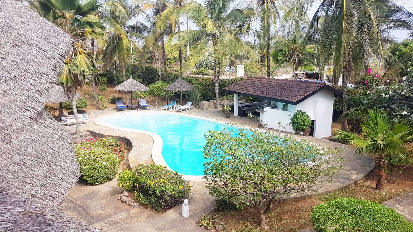4 BEDROOM VILLA WITH 2 BEDROOM COTTAGE IN NORTH WATAMU