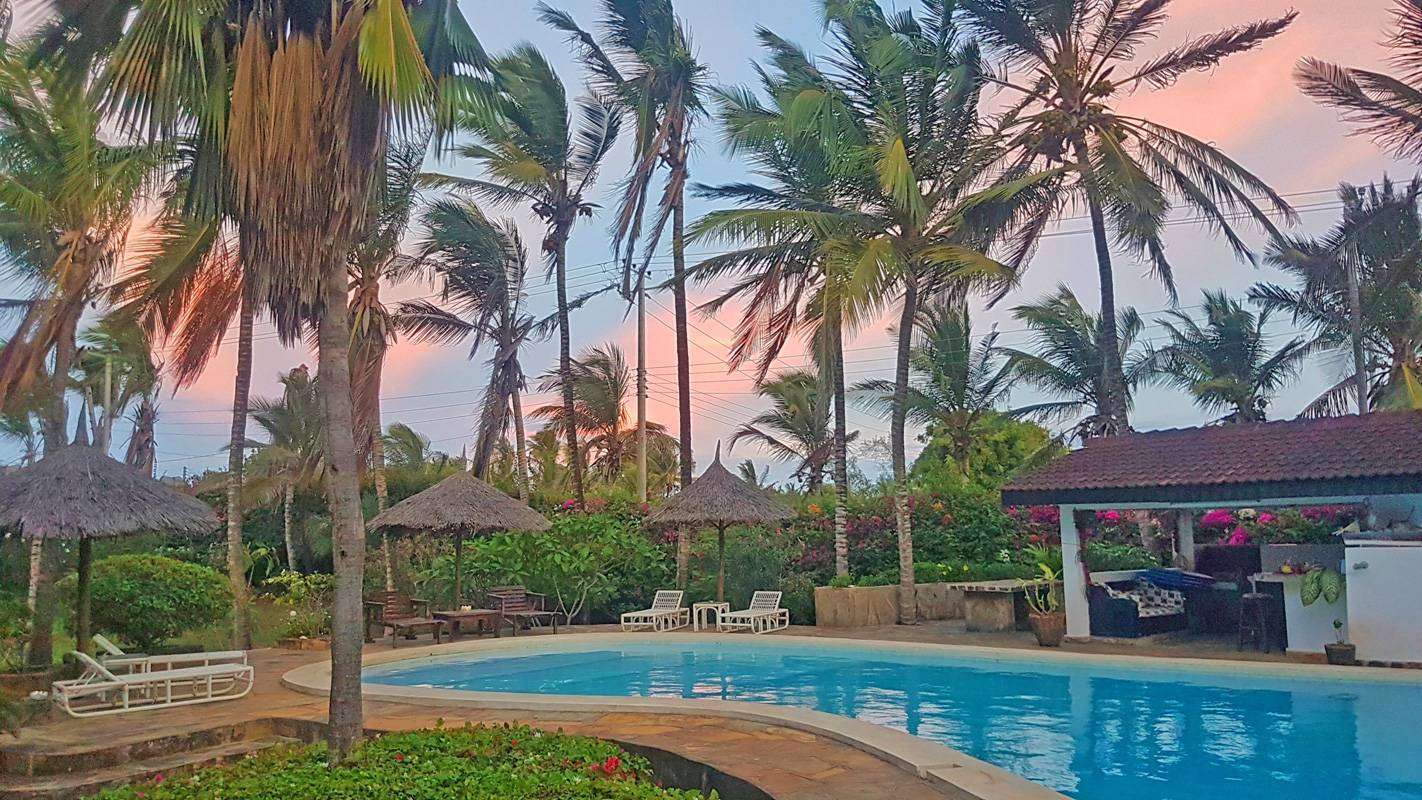4 BEDROOM VILLA WITH 2 BEDROOM COTTAGE IN NORTH WATAMU