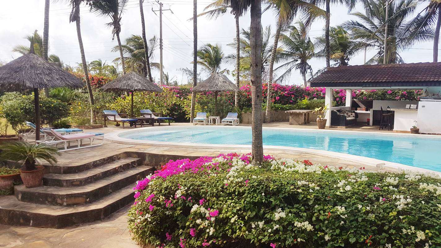4 BEDROOM VILLA WITH 2 BEDROOM COTTAGE IN NORTH WATAMU