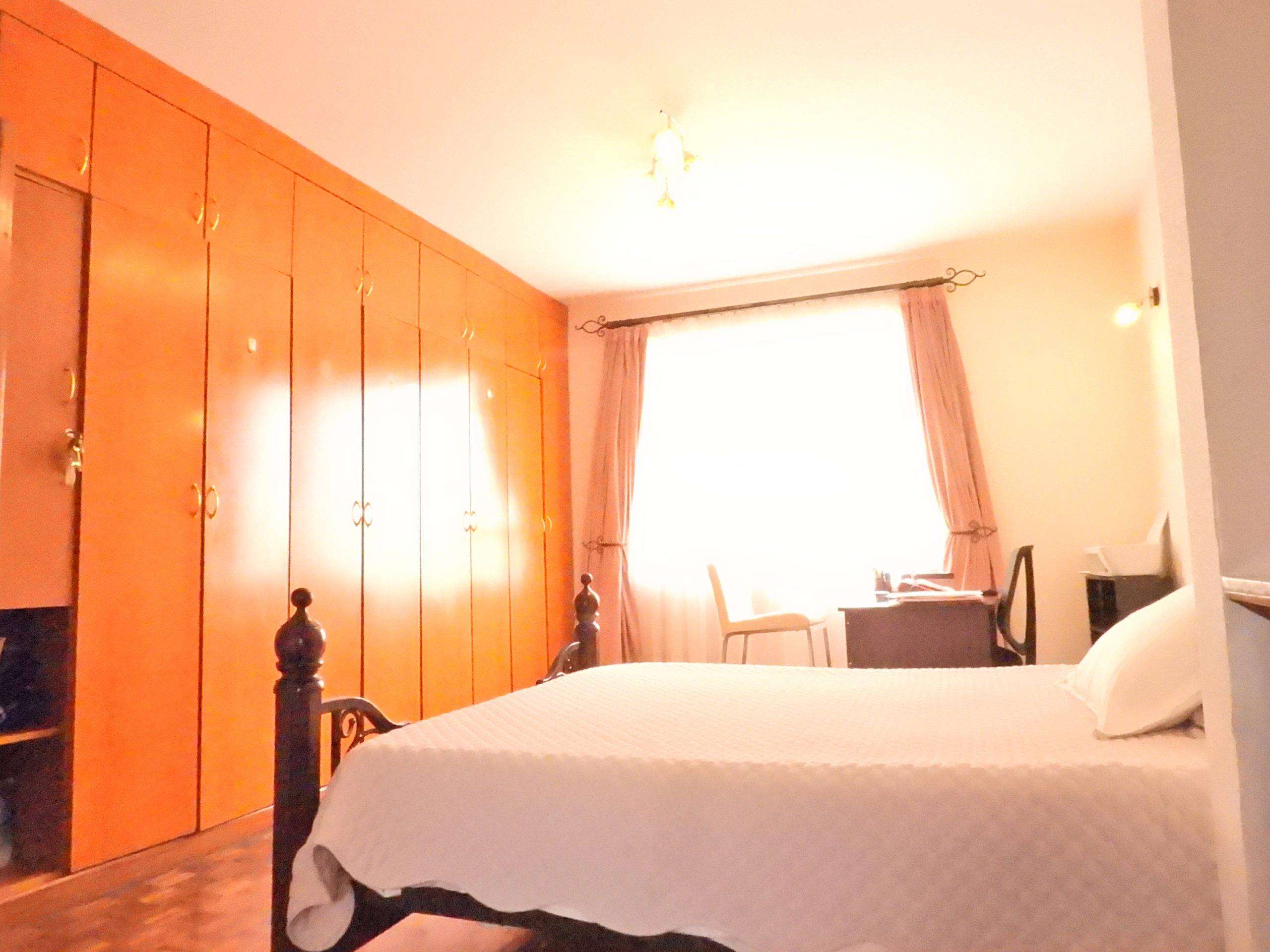 A cozy 3 bedroom APARTMENT, conveniently located close to the Junction Mall