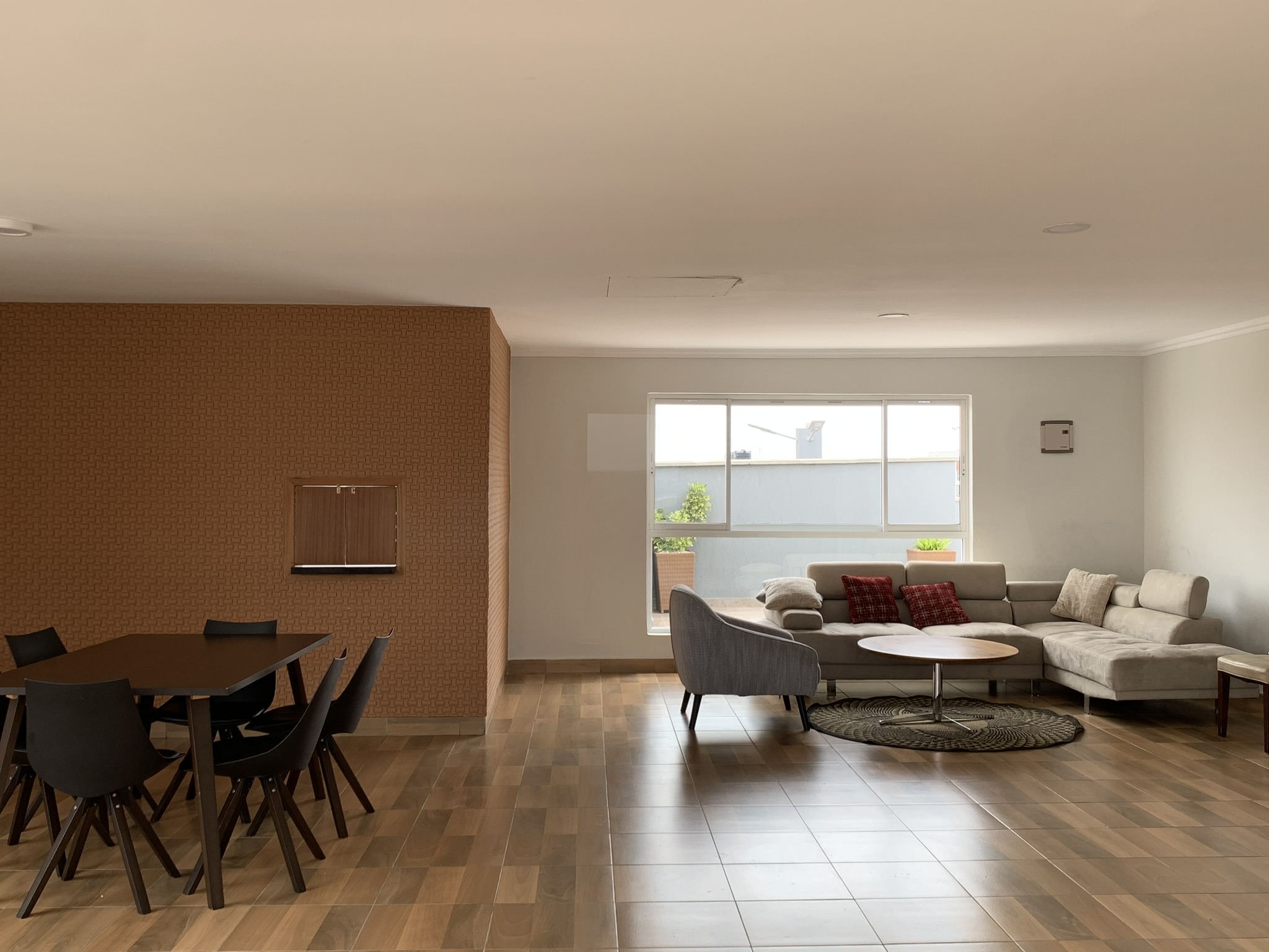 A spacious 2-bedroom APARTMENT, conveniently located along Gatundu close, Kileleshwa, in a secure compound.