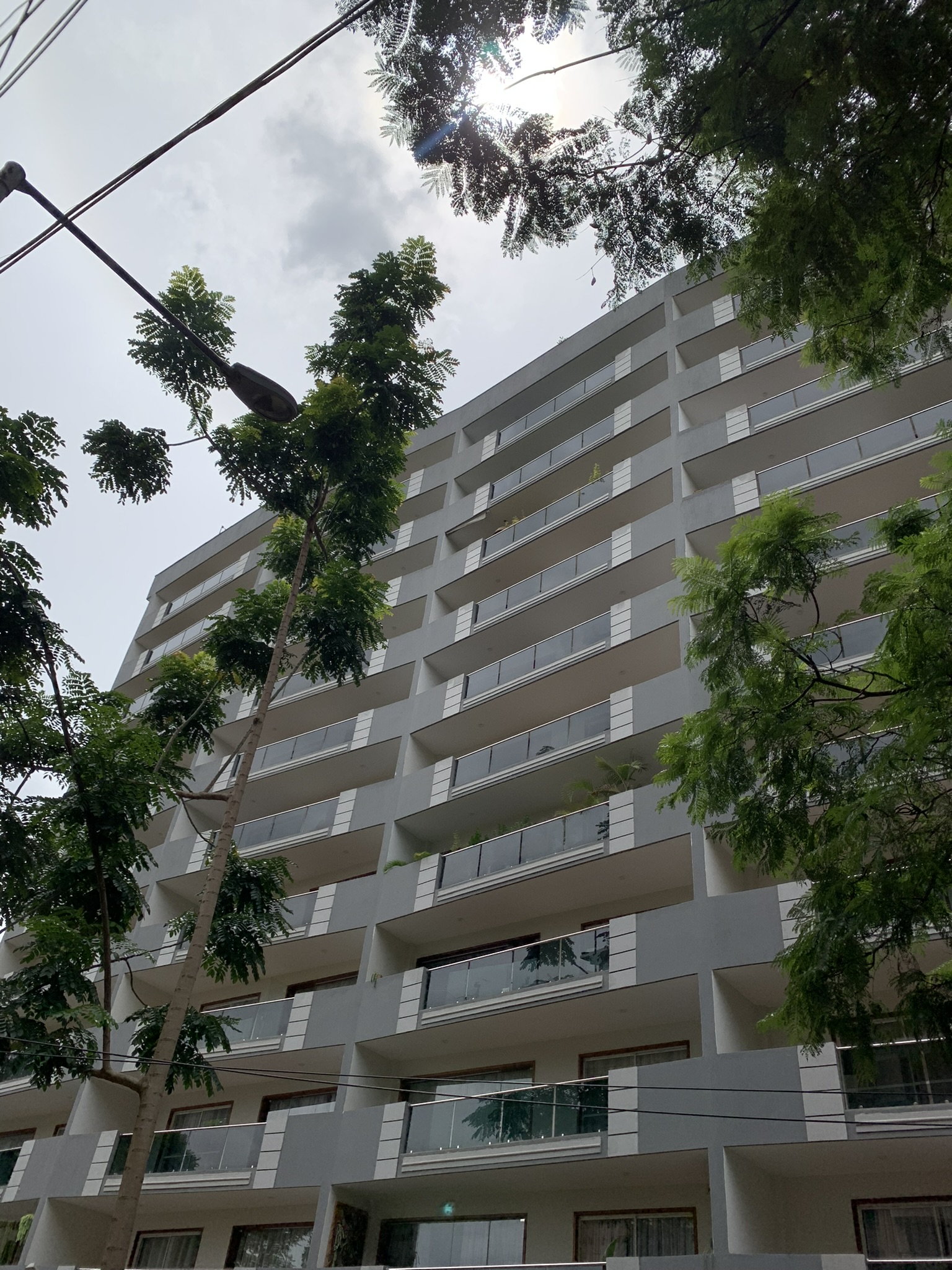 A spacious 2-bedroom APARTMENT, conveniently located along Gatundu close, Kileleshwa, in a secure compound.