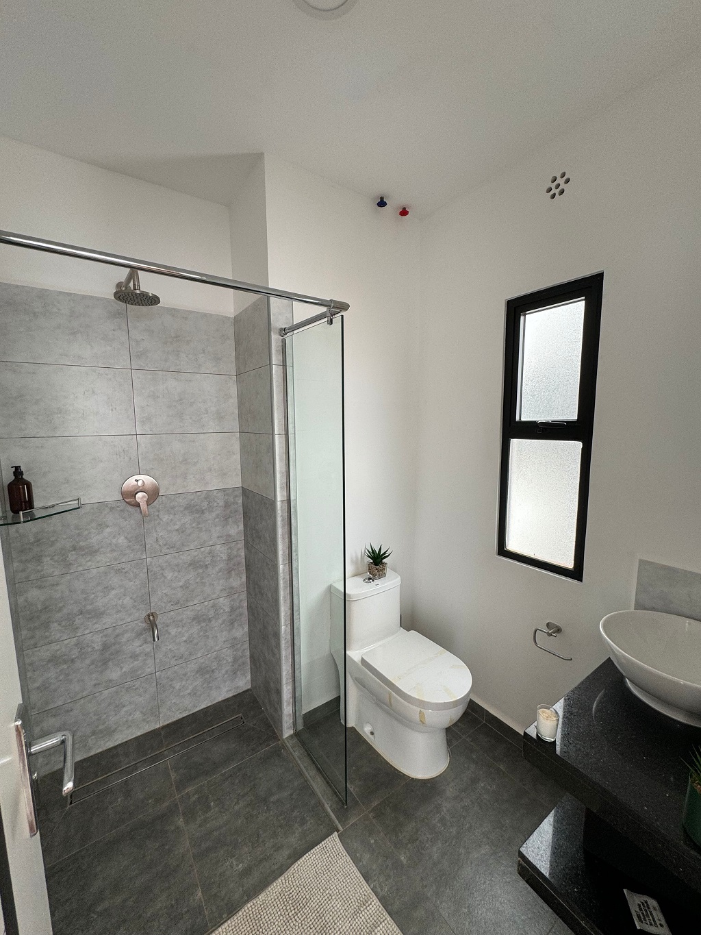 Modern three bedroom apartment in Tatu City