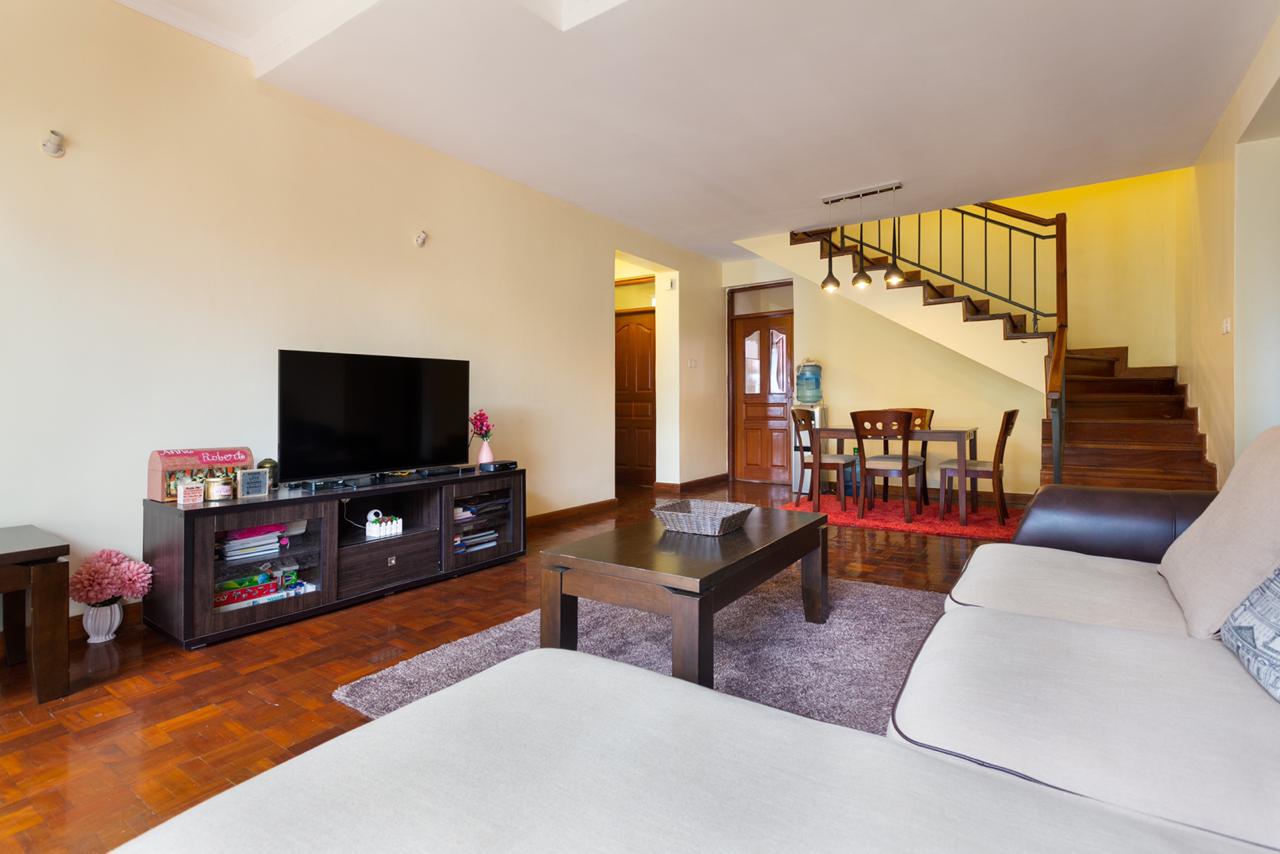 A 3 bedrooms + Study DUPLEX PENTHOUSE Apartment in Brookside