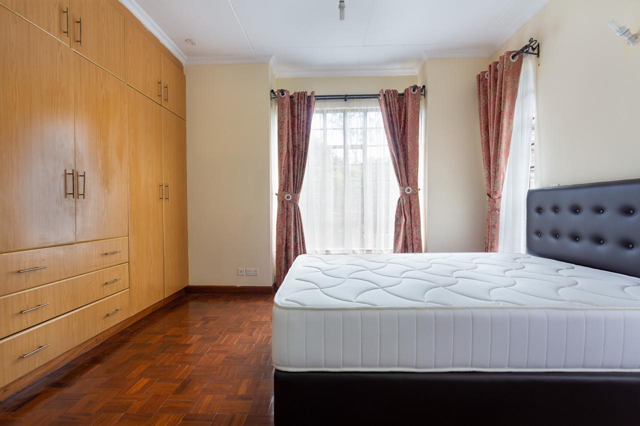 A 3 bedrooms + Study DUPLEX PENTHOUSE Apartment in Brookside