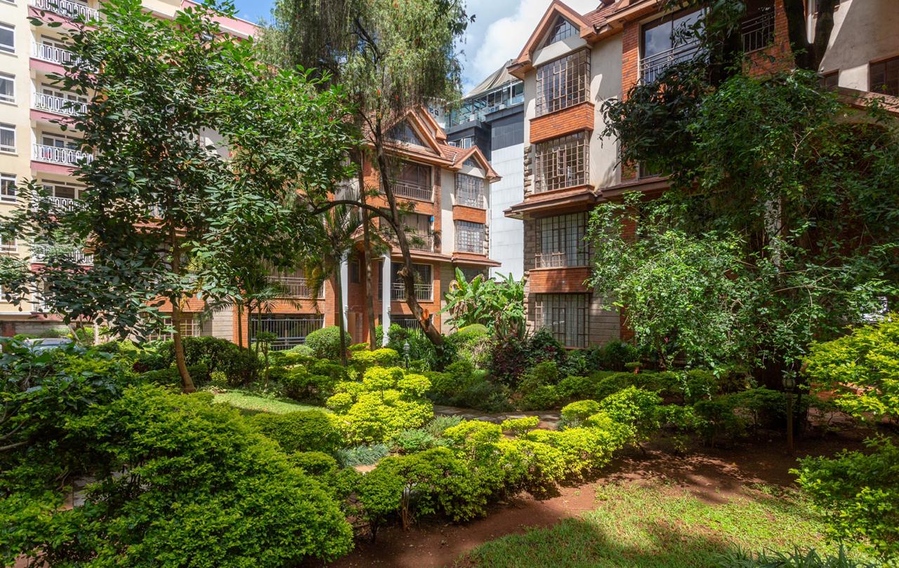 A 3 bedrooms + Study DUPLEX PENTHOUSE Apartment in Brookside