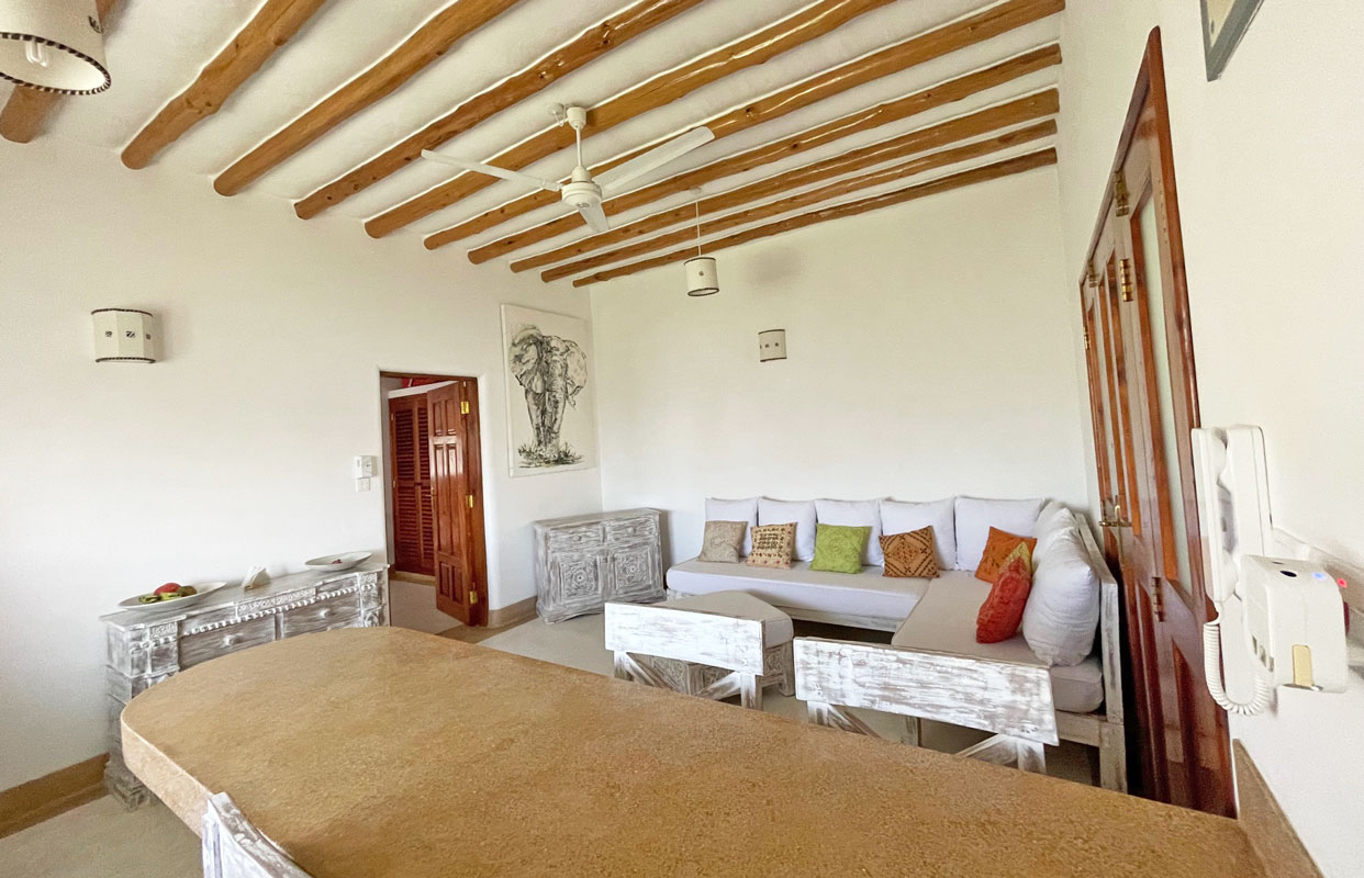 BEAUTIFUL ONE BEDROOM TOP FLOOR APARTMENT FOR SALE