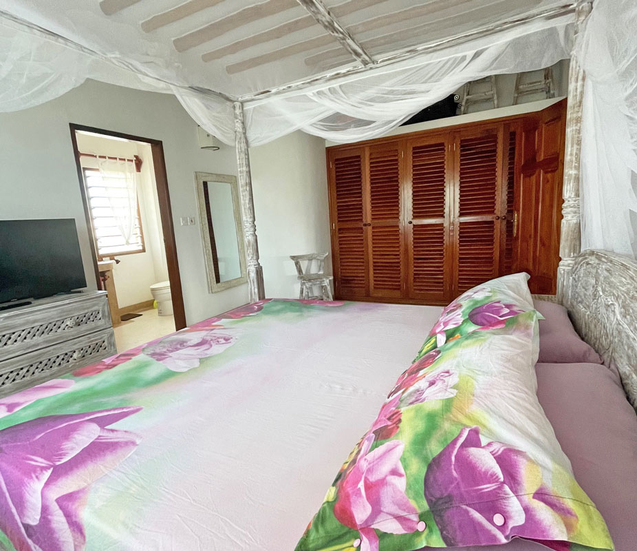 BEAUTIFUL ONE BEDROOM TOP FLOOR APARTMENT FOR SALE