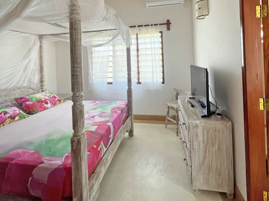 BEAUTIFUL ONE BEDROOM TOP FLOOR APARTMENT FOR SALE