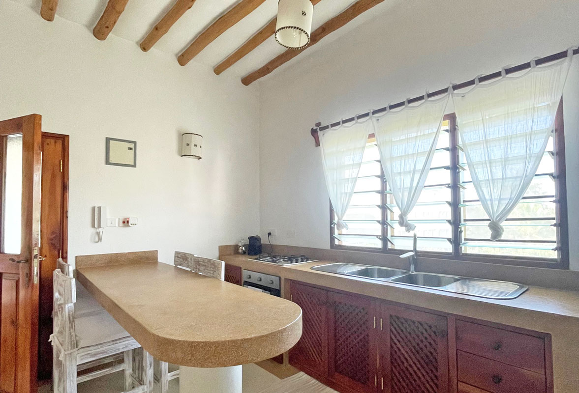 BEAUTIFUL ONE BEDROOM TOP FLOOR APARTMENT FOR SALE