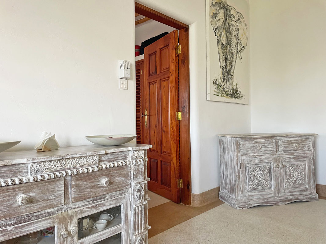 BEAUTIFUL ONE BEDROOM TOP FLOOR APARTMENT FOR SALE