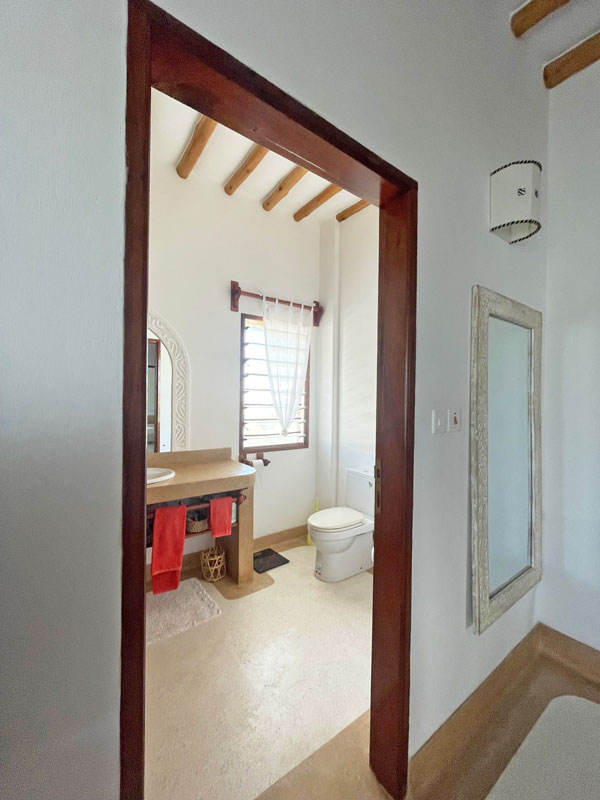 BEAUTIFUL ONE BEDROOM TOP FLOOR APARTMENT FOR SALE