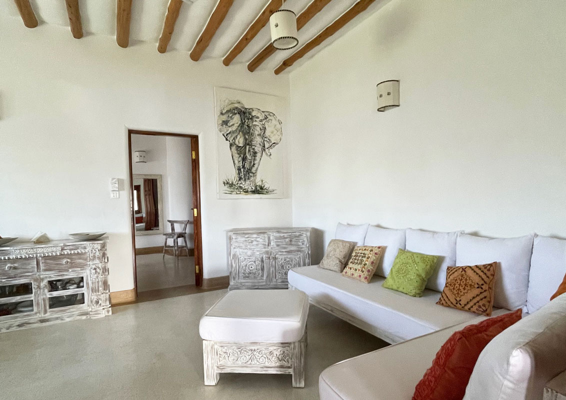 BEAUTIFUL ONE BEDROOM TOP FLOOR APARTMENT FOR SALE