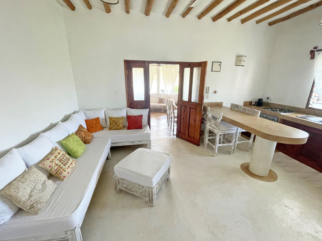 BEAUTIFUL ONE BEDROOM TOP FLOOR APARTMENT FOR SALE